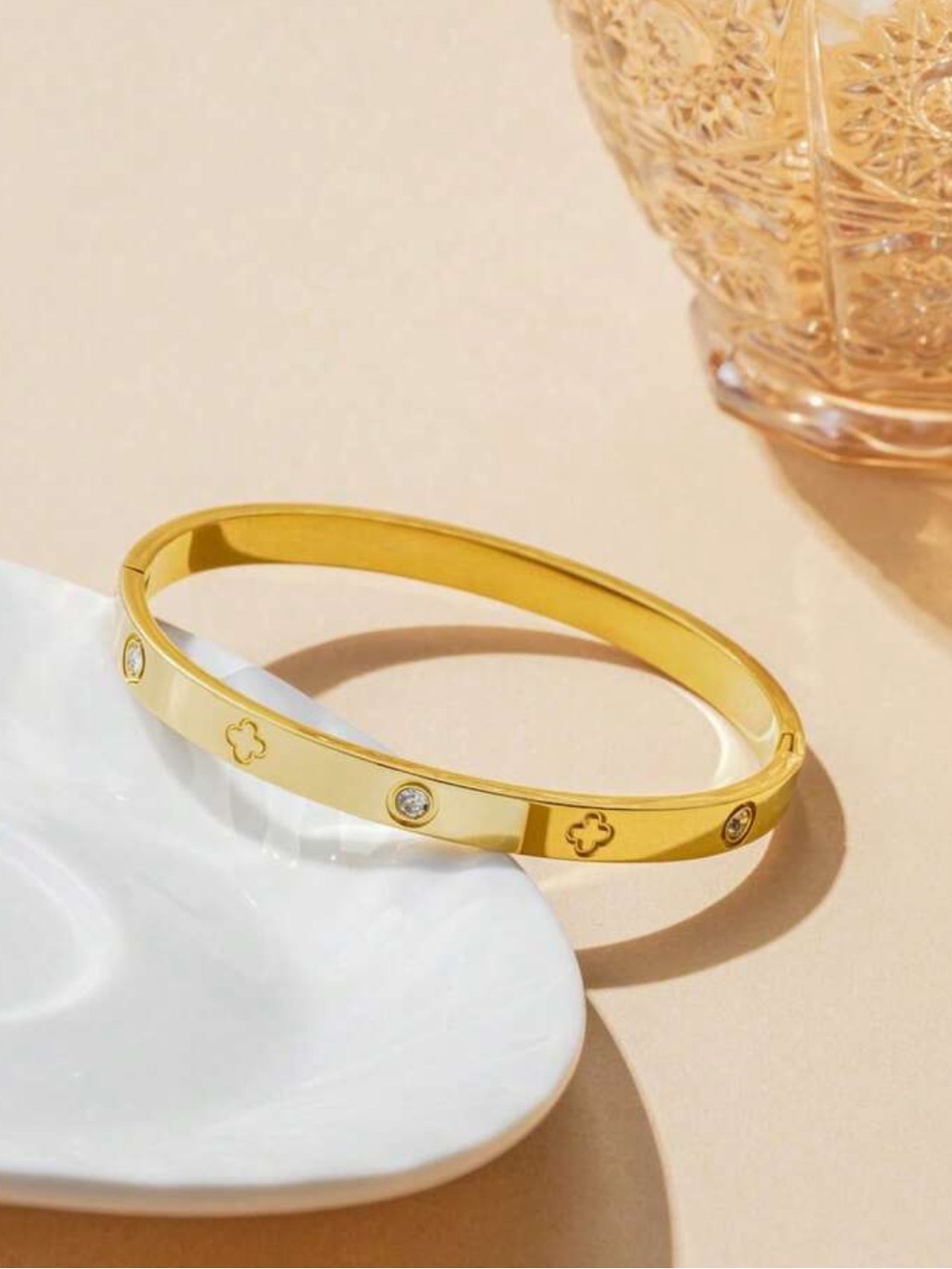 Gold Toned Women's Bracelet Set stack jewelry Elegant Stack 4pc bangle - Picture 3 of 4